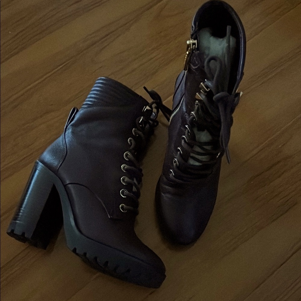 Elegant Black Ankle Boots
